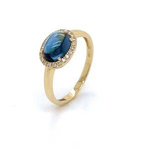 Ring London Blue topaas en diamant 0.09crt SI Wesselton