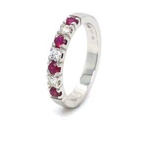 14K Witgouden alliancering met 4x robijn en 3x 0.07crt VVS Top Wesselton