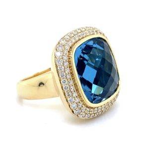 By Pigalle Pillow ring 14k goud met diamant 1.09crt VS W en London Blue topaas