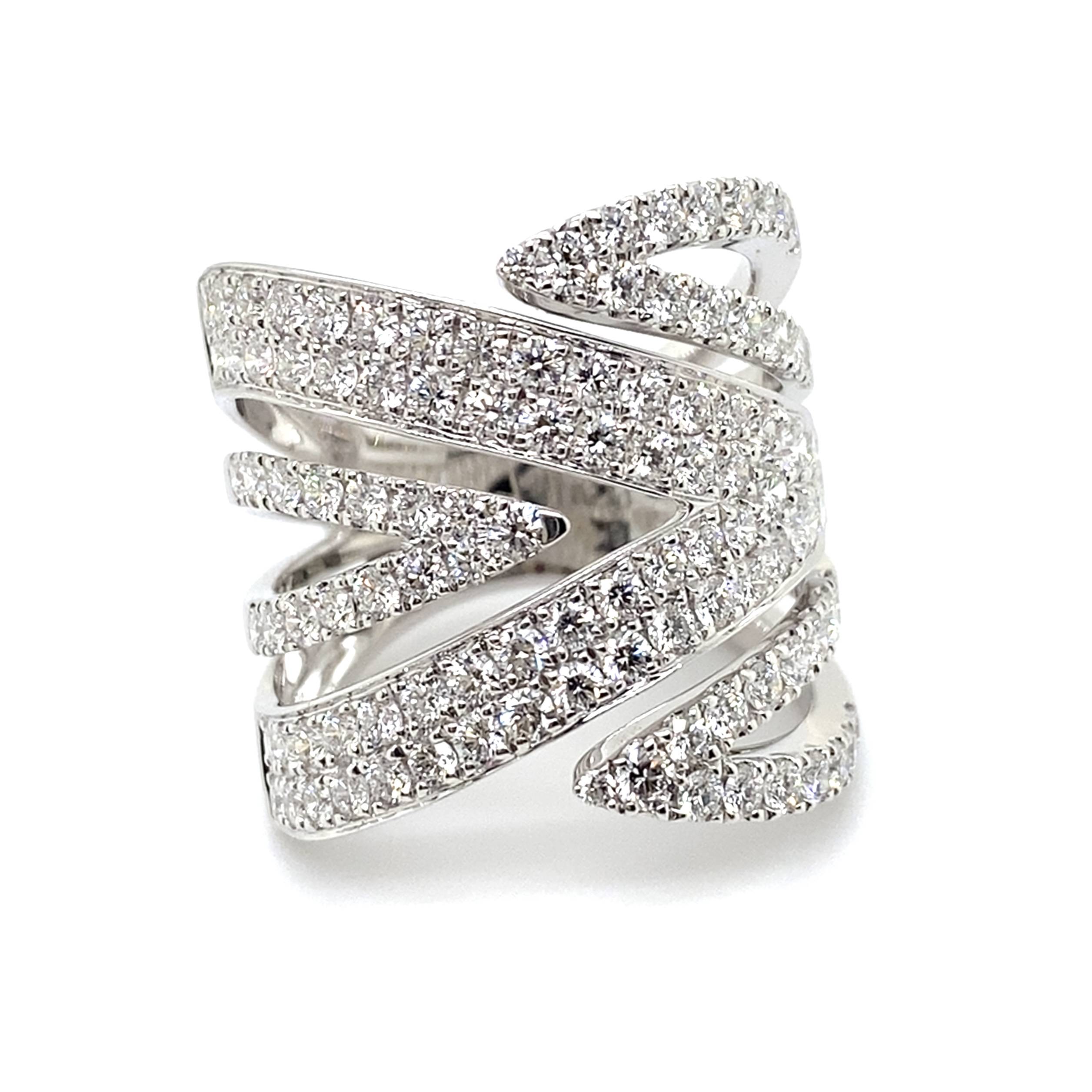 Collective Wave ring by Pigalle 18k witgoud 2.24crt VS Wesselton