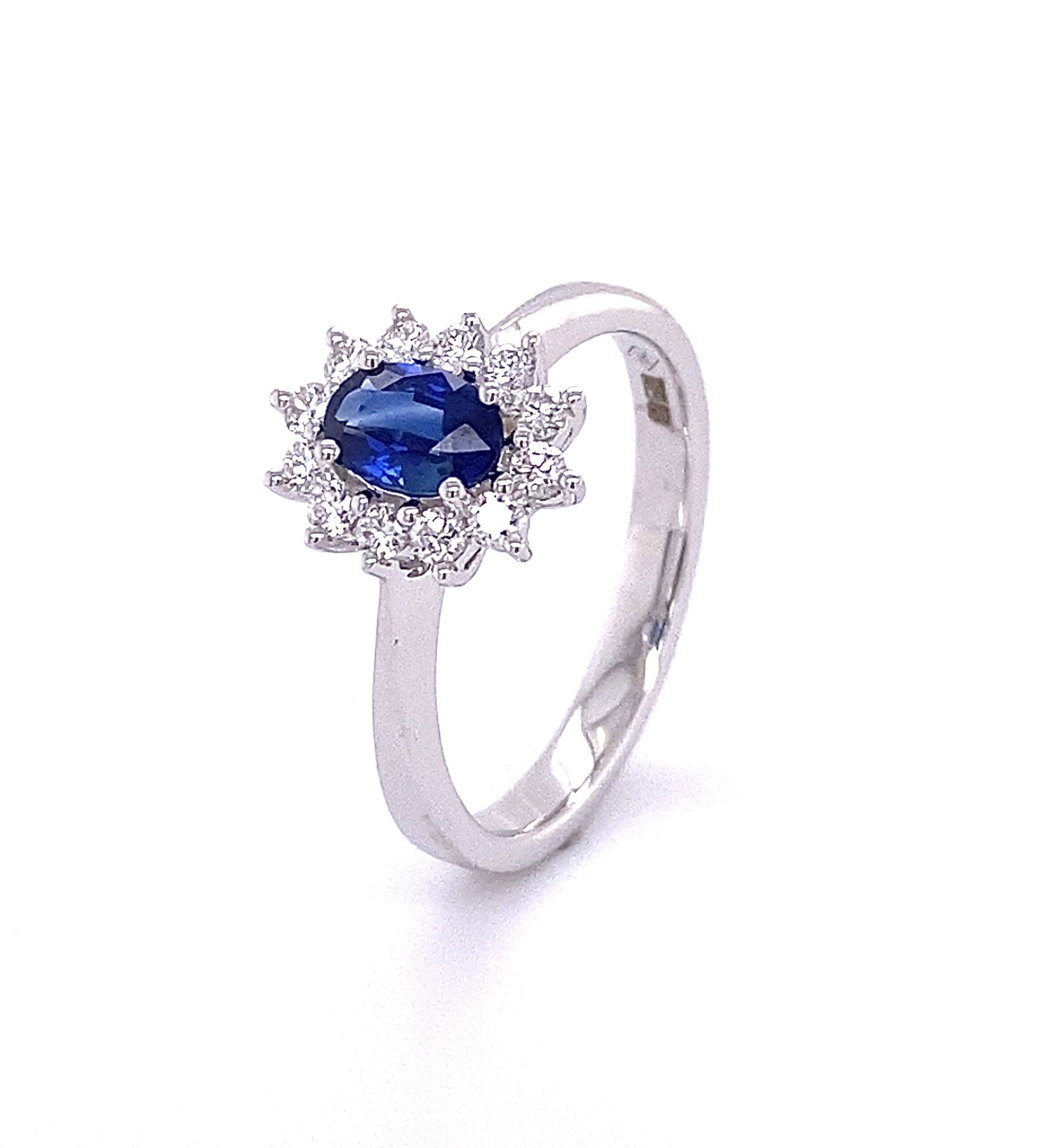Entourge ring 'Lady Di" blauw saffier en diamant 0.26 Si Wesselton 18k witgoud