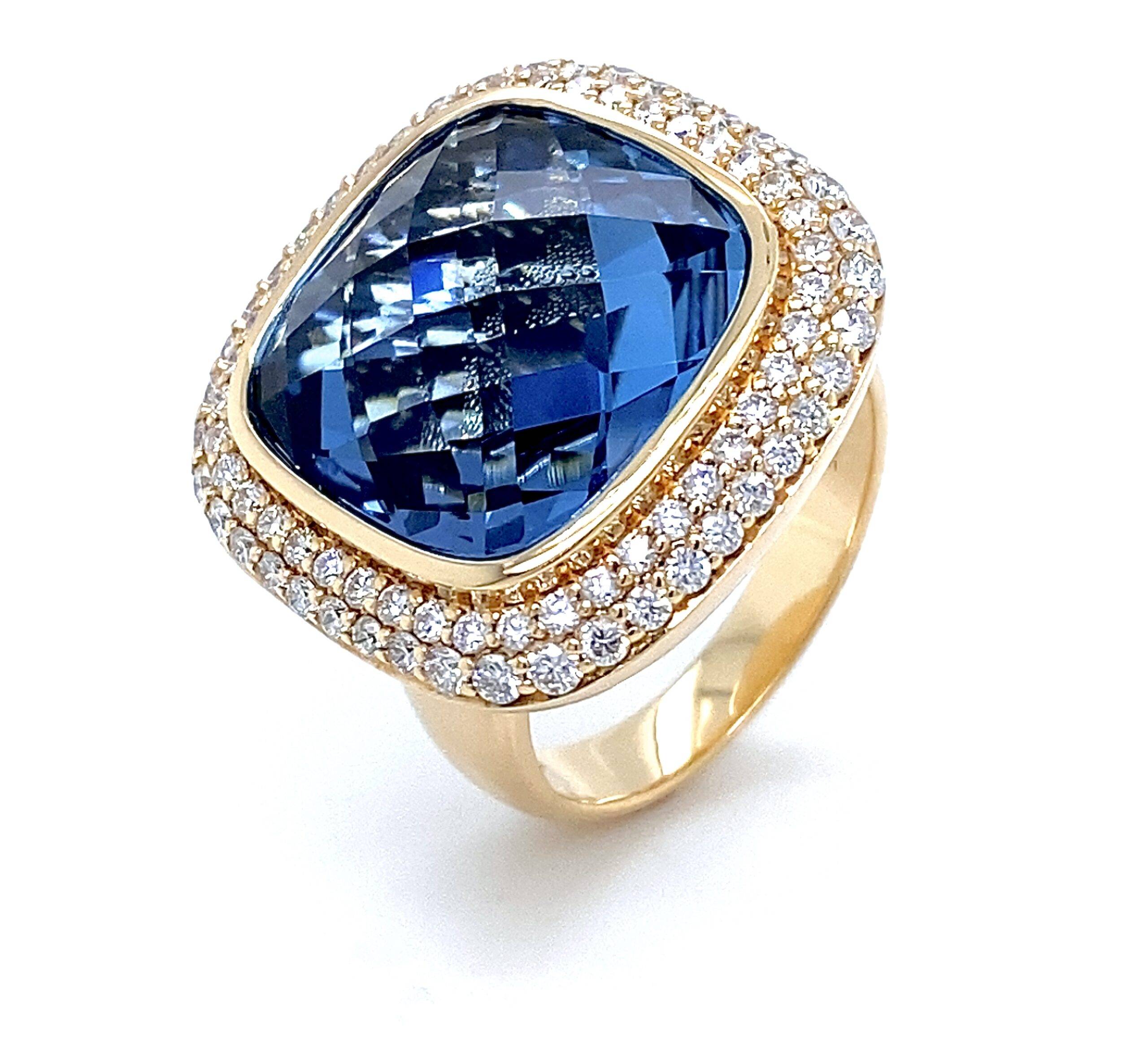 By Pigalle Pillow ring 14k goud met diamant 1.09crt VS W en London Blue topaas