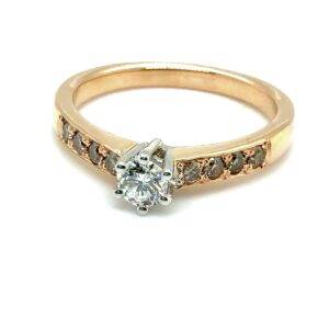 Ring solitair 14k roségoud met champagne diamant gecombineerd